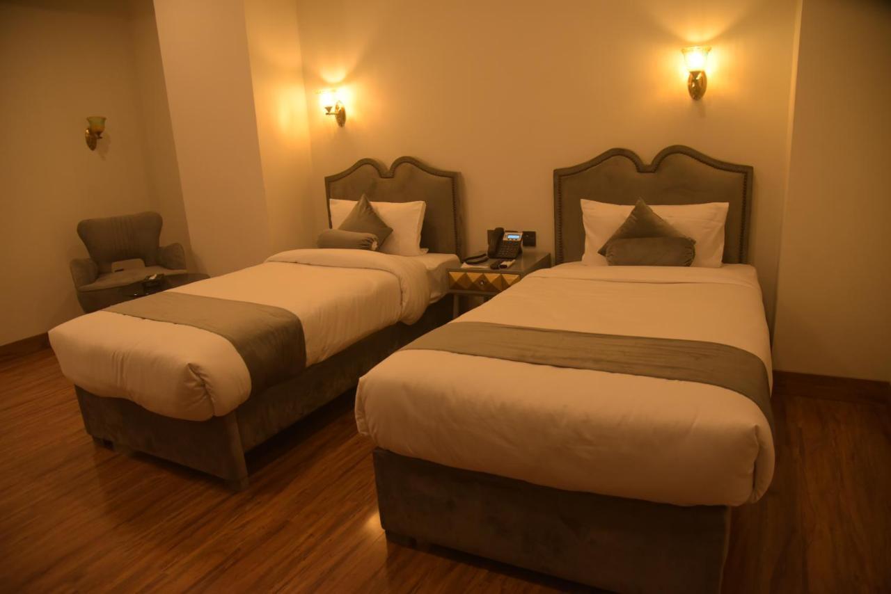 The Rich Hotel & Apartments Lahore Extérieur photo
