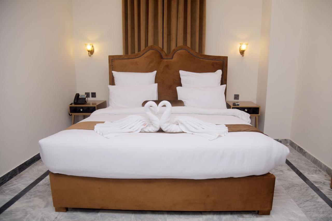 The Rich Hotel & Apartments Lahore Extérieur photo