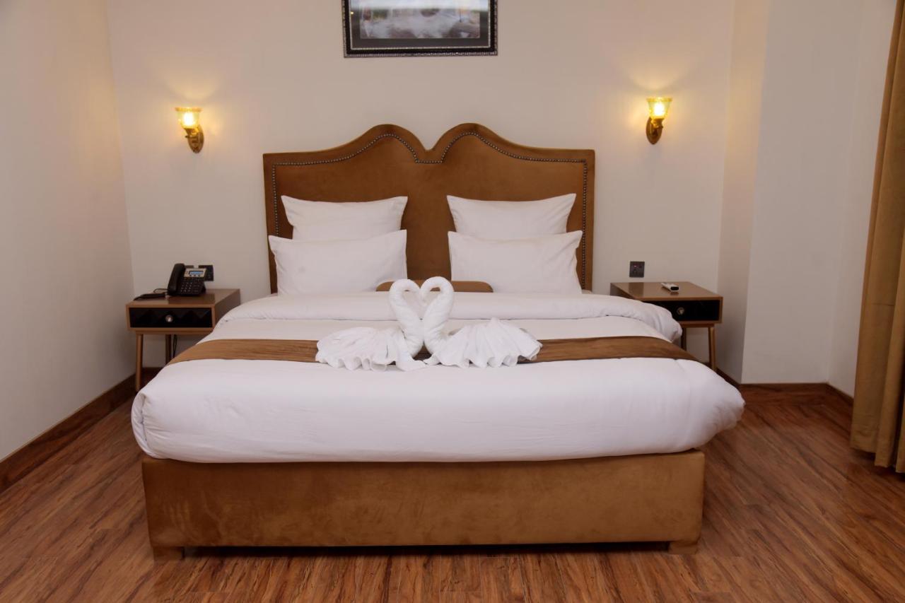 The Rich Hotel & Apartments Lahore Extérieur photo