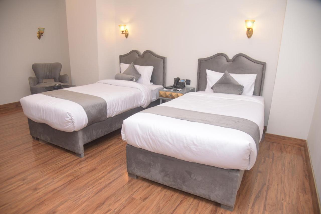 The Rich Hotel & Apartments Lahore Extérieur photo