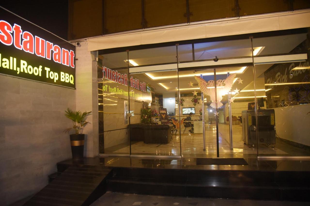 The Rich Hotel & Apartments Lahore Extérieur photo
