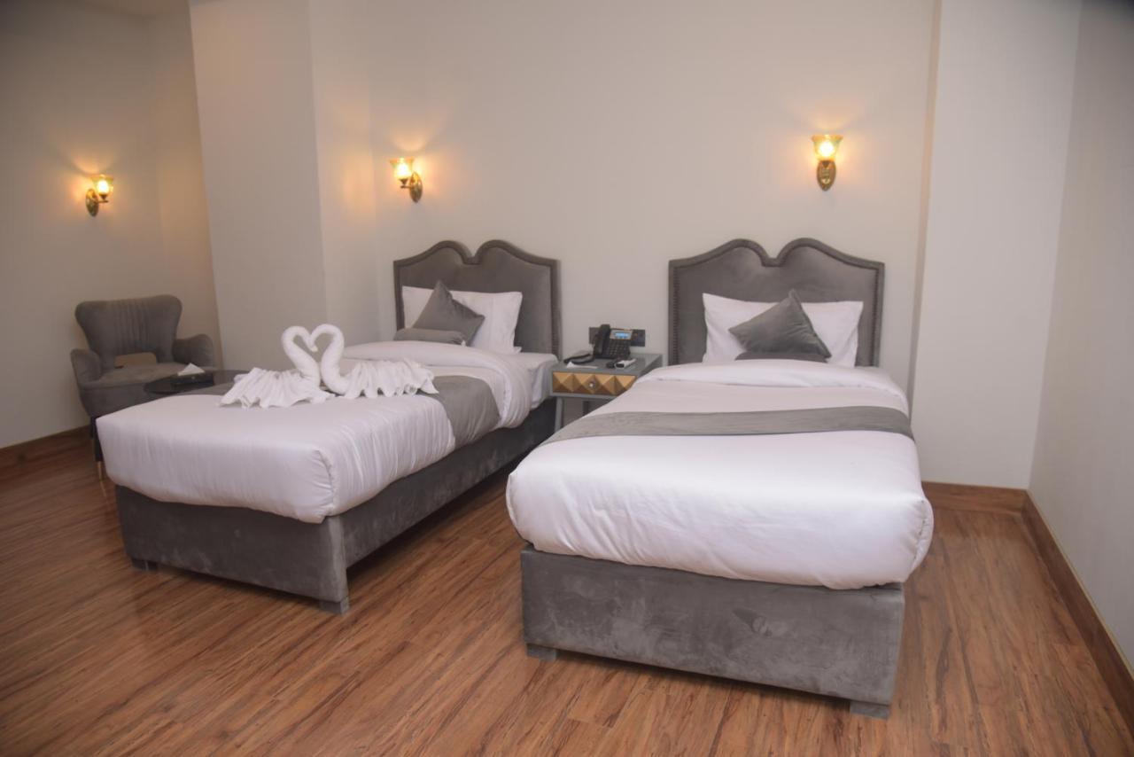 The Rich Hotel & Apartments Lahore Extérieur photo