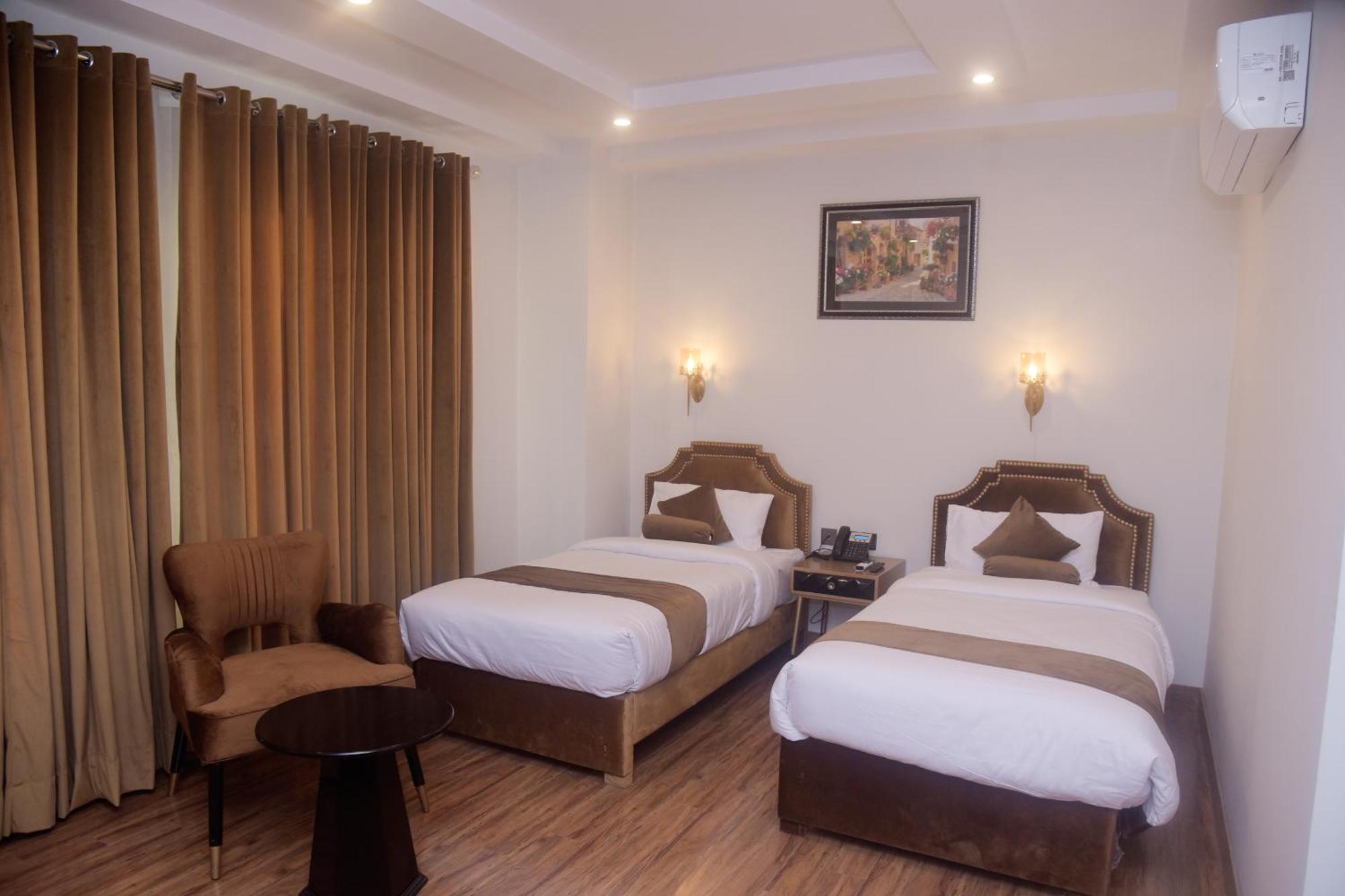 The Rich Hotel & Apartments Lahore Extérieur photo