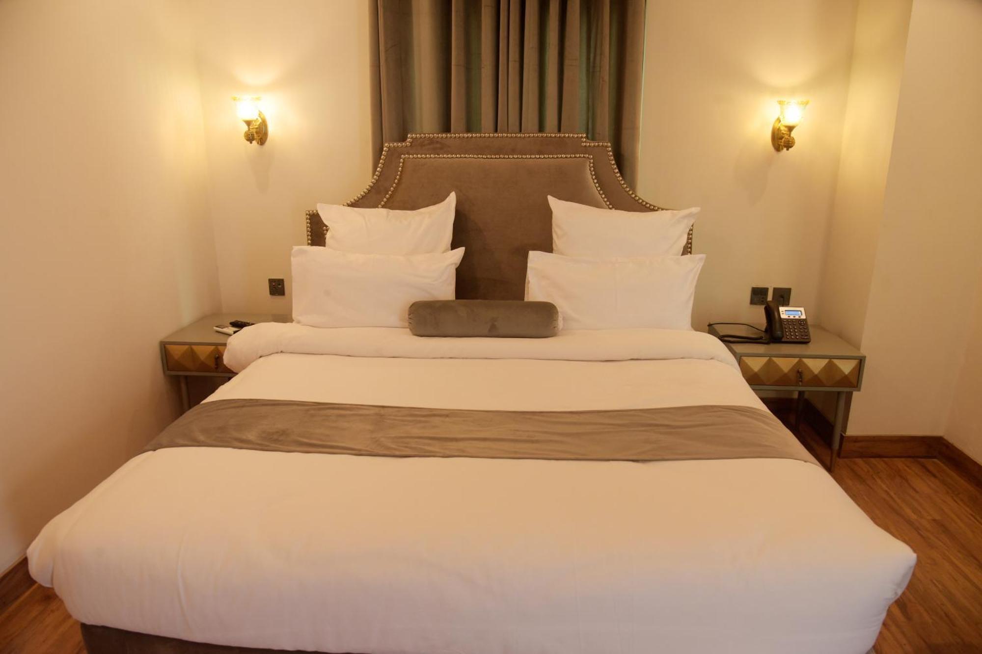 The Rich Hotel & Apartments Lahore Extérieur photo
