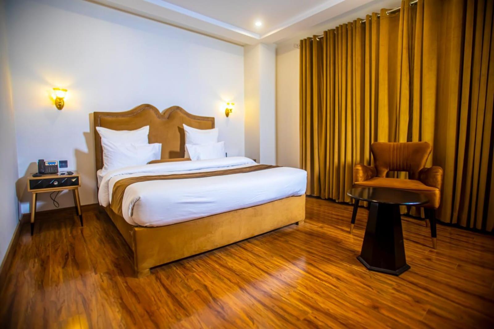 The Rich Hotel & Apartments Lahore Extérieur photo