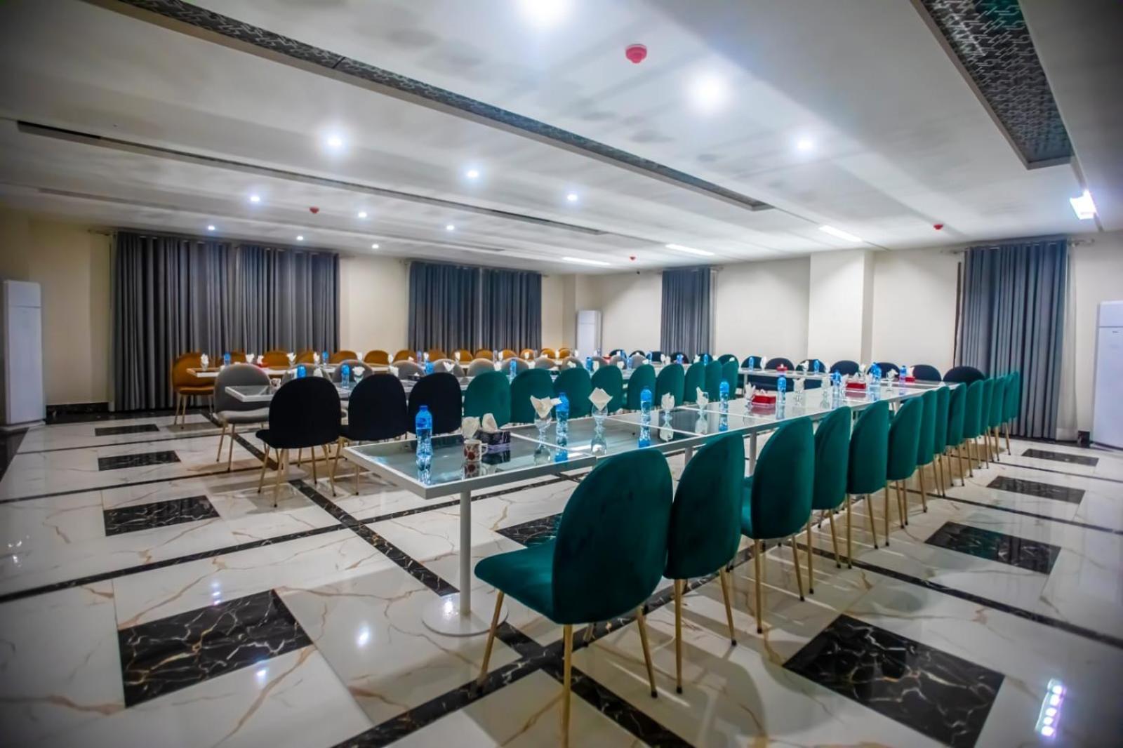 The Rich Hotel & Apartments Lahore Extérieur photo