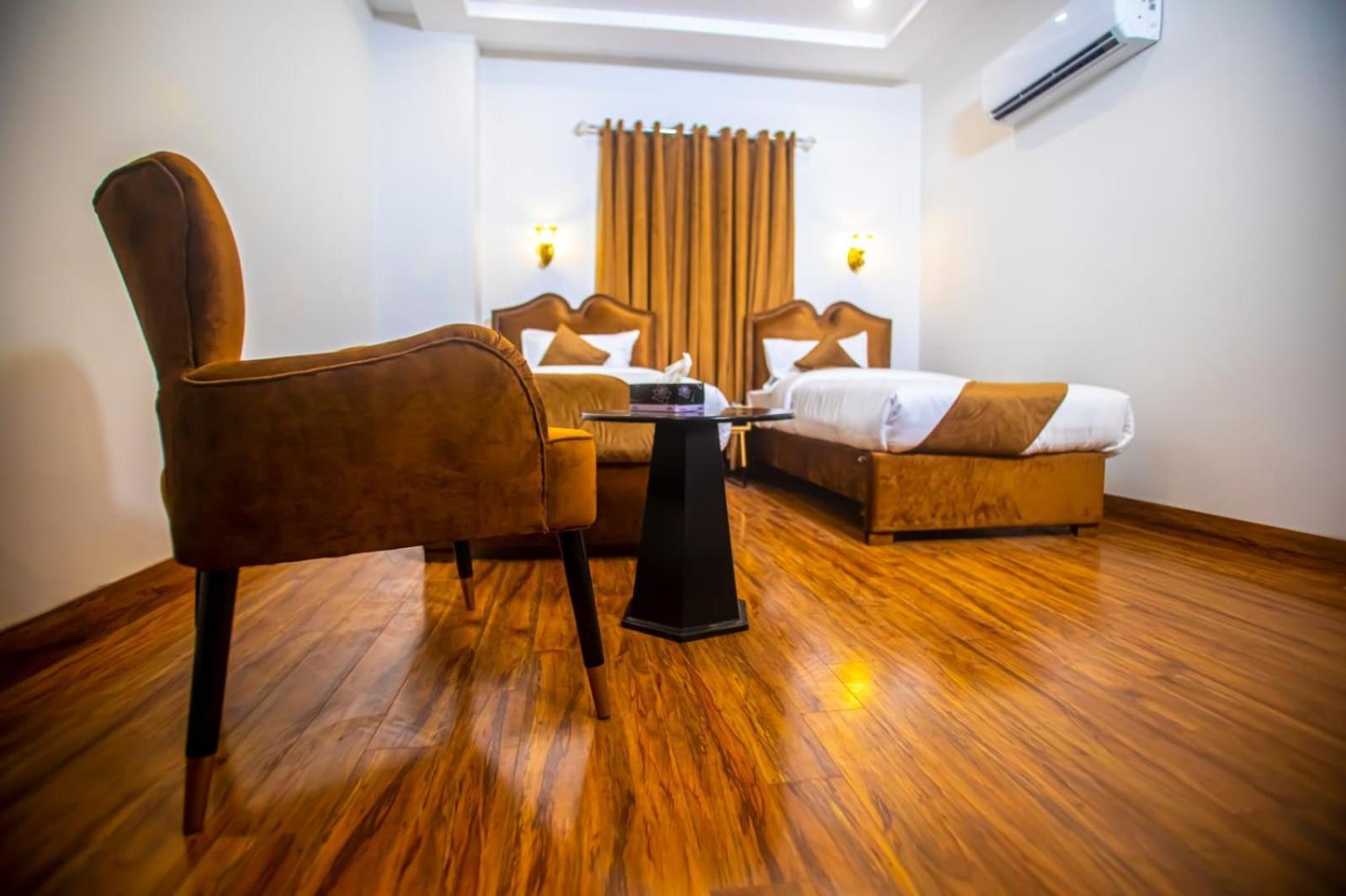 The Rich Hotel & Apartments Lahore Extérieur photo