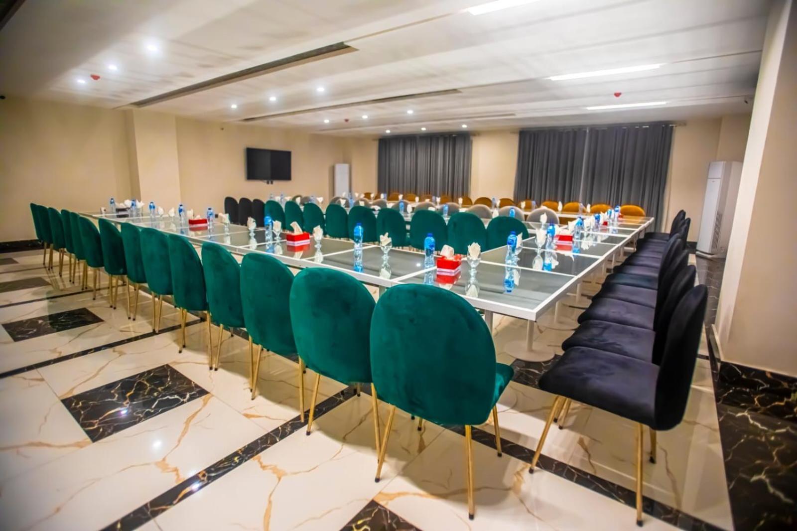 The Rich Hotel & Apartments Lahore Extérieur photo