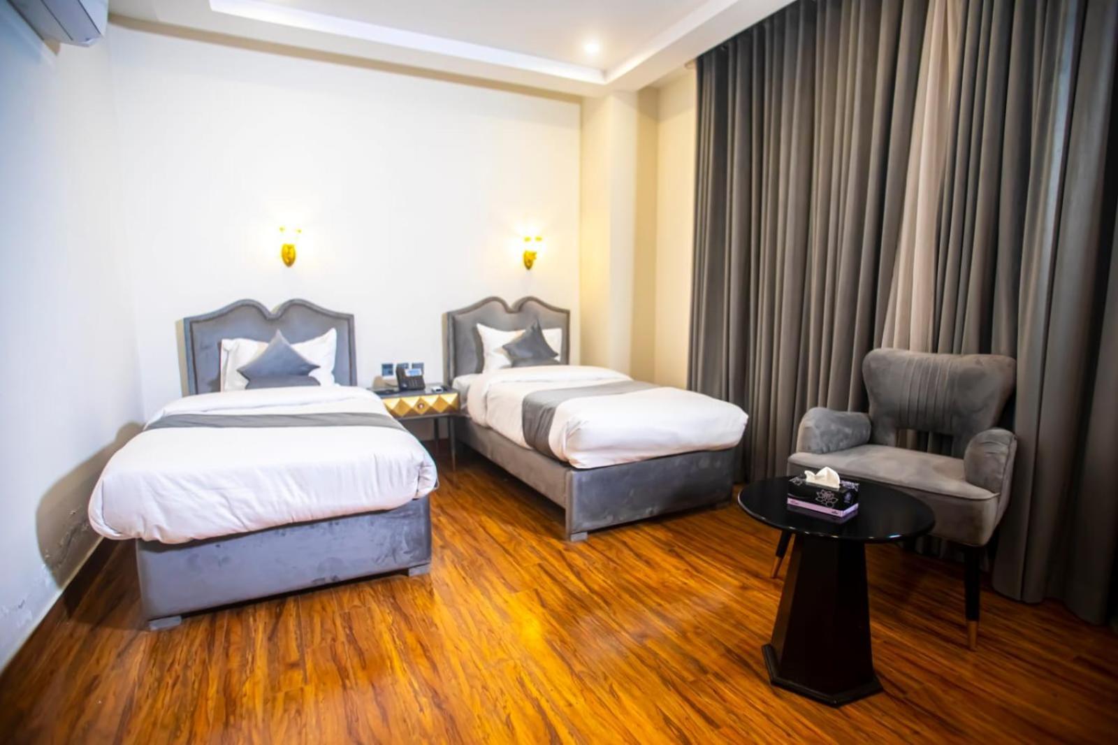 The Rich Hotel & Apartments Lahore Extérieur photo