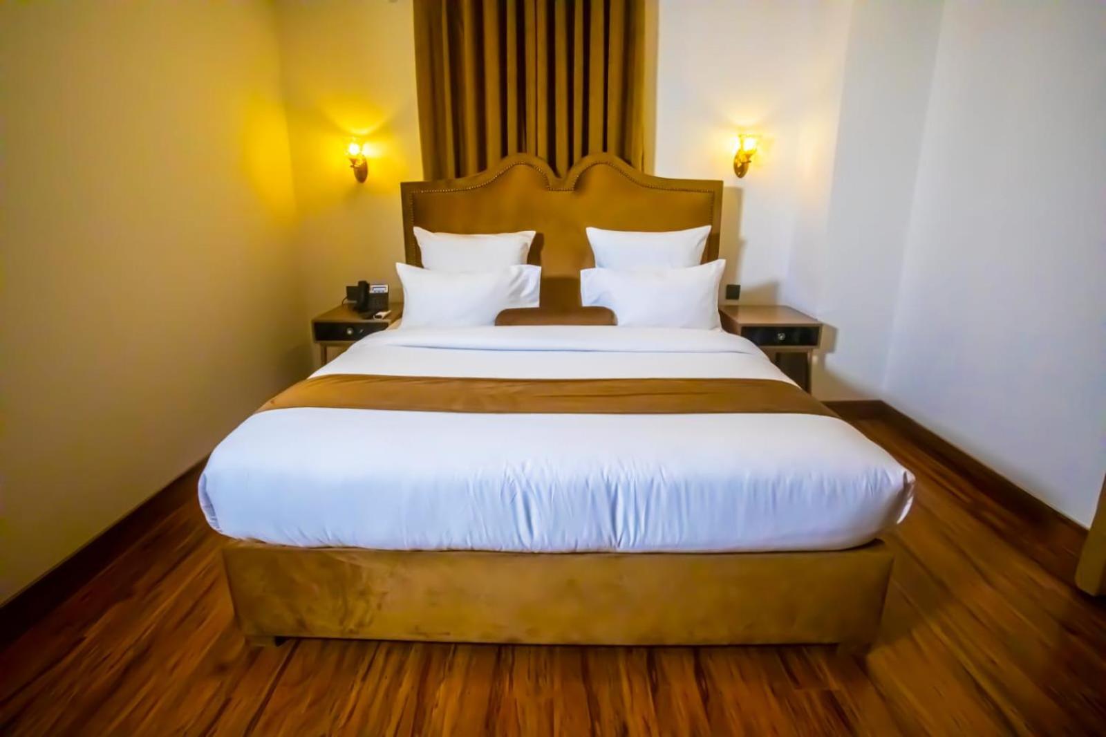 The Rich Hotel & Apartments Lahore Extérieur photo