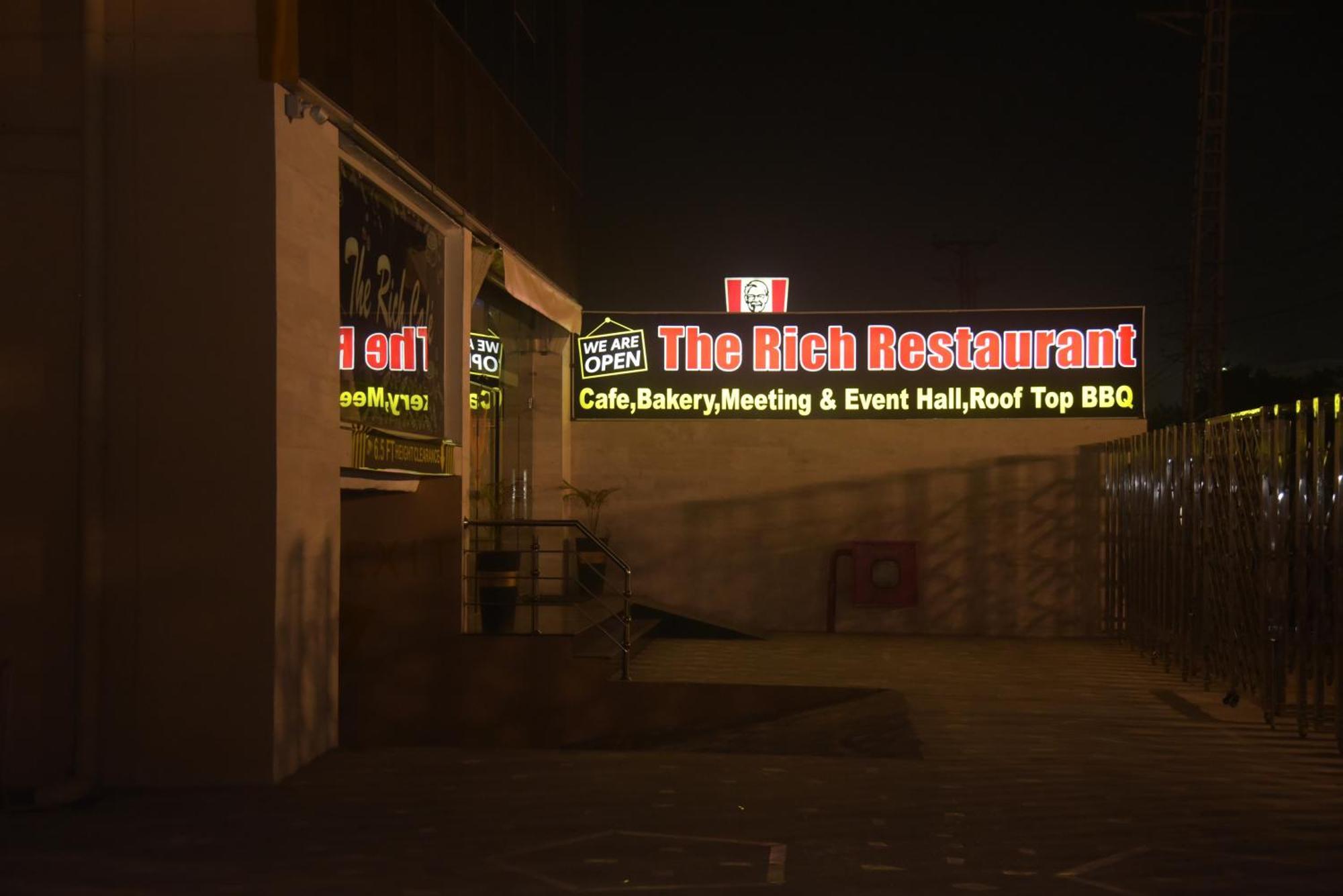 The Rich Hotel & Apartments Lahore Extérieur photo
