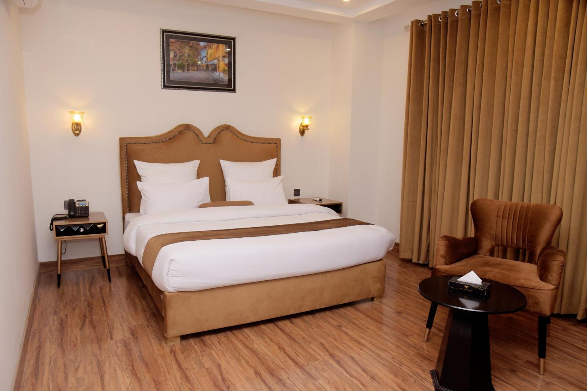 The Rich Hotel & Apartments Lahore Extérieur photo