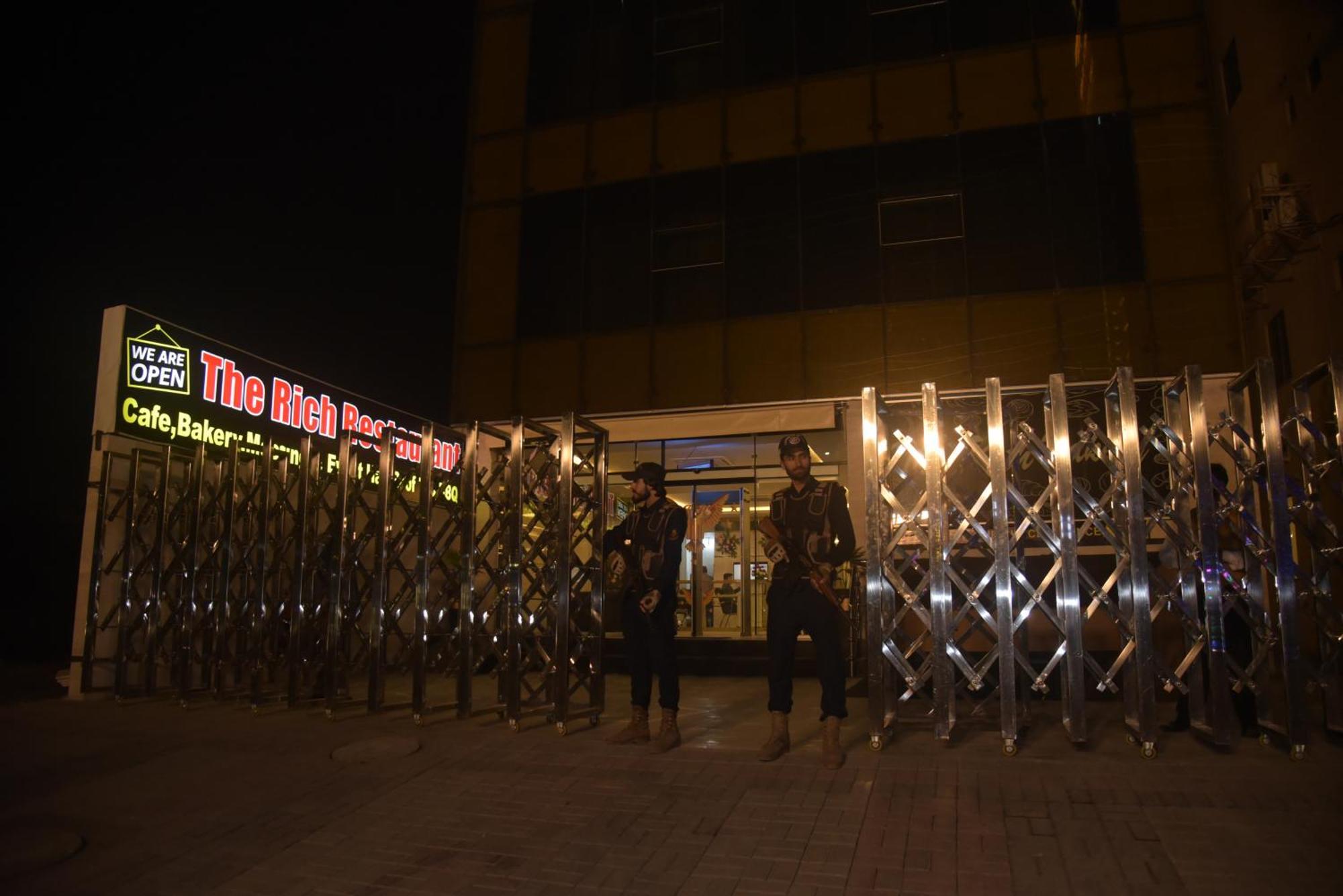 The Rich Hotel & Apartments Lahore Extérieur photo