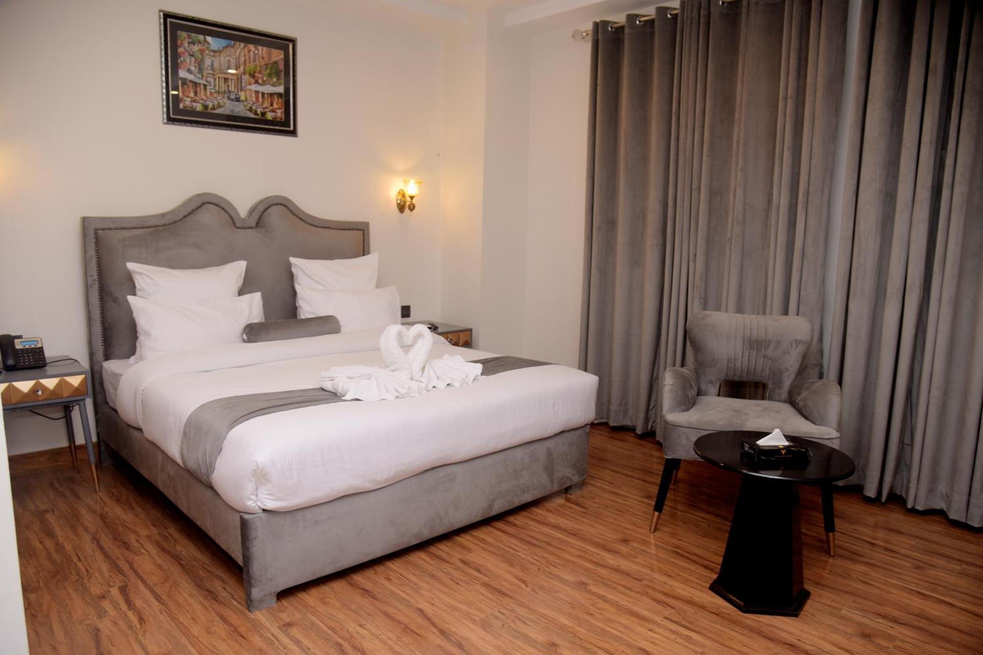 The Rich Hotel & Apartments Lahore Extérieur photo