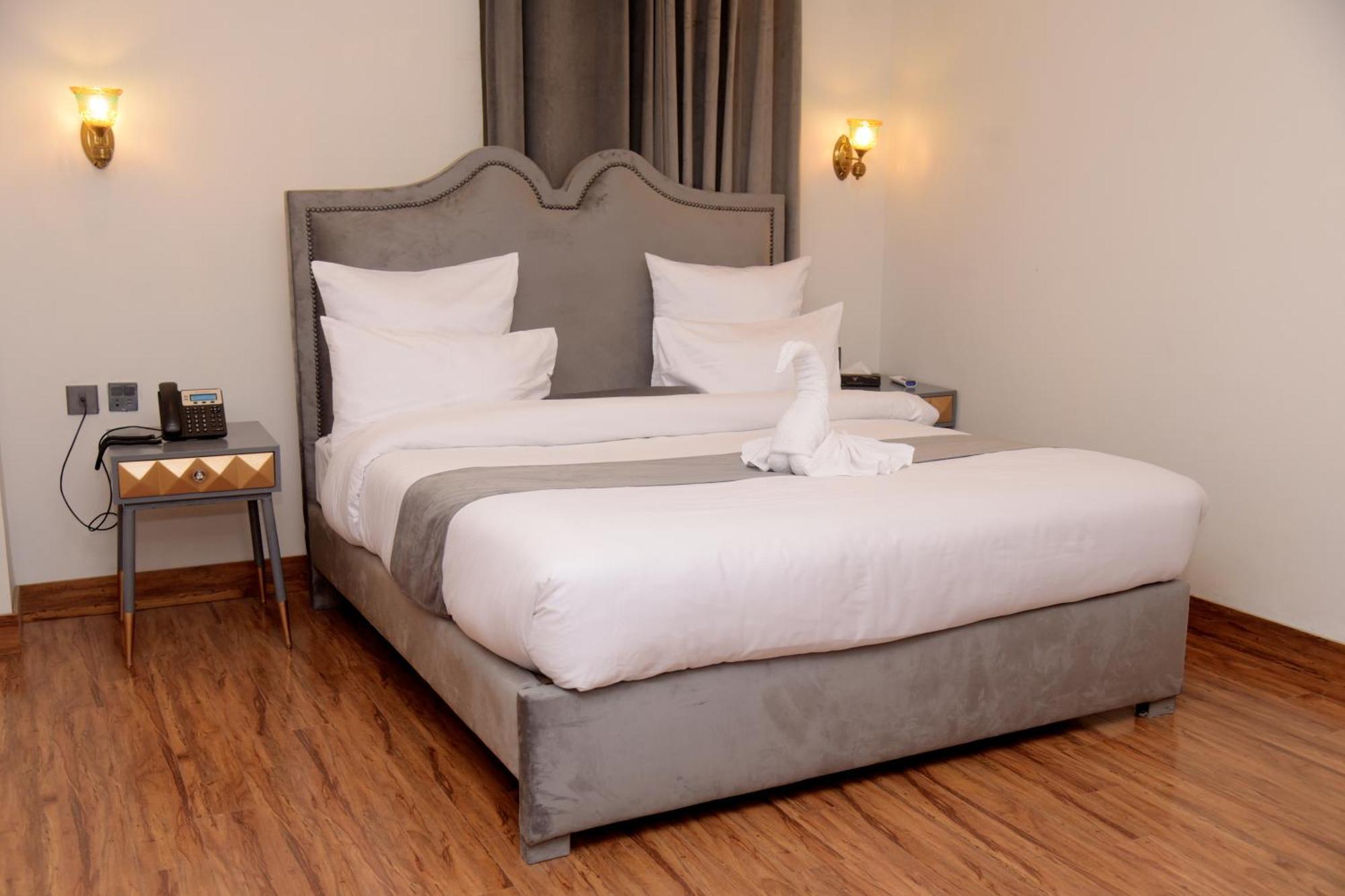 The Rich Hotel & Apartments Lahore Extérieur photo
