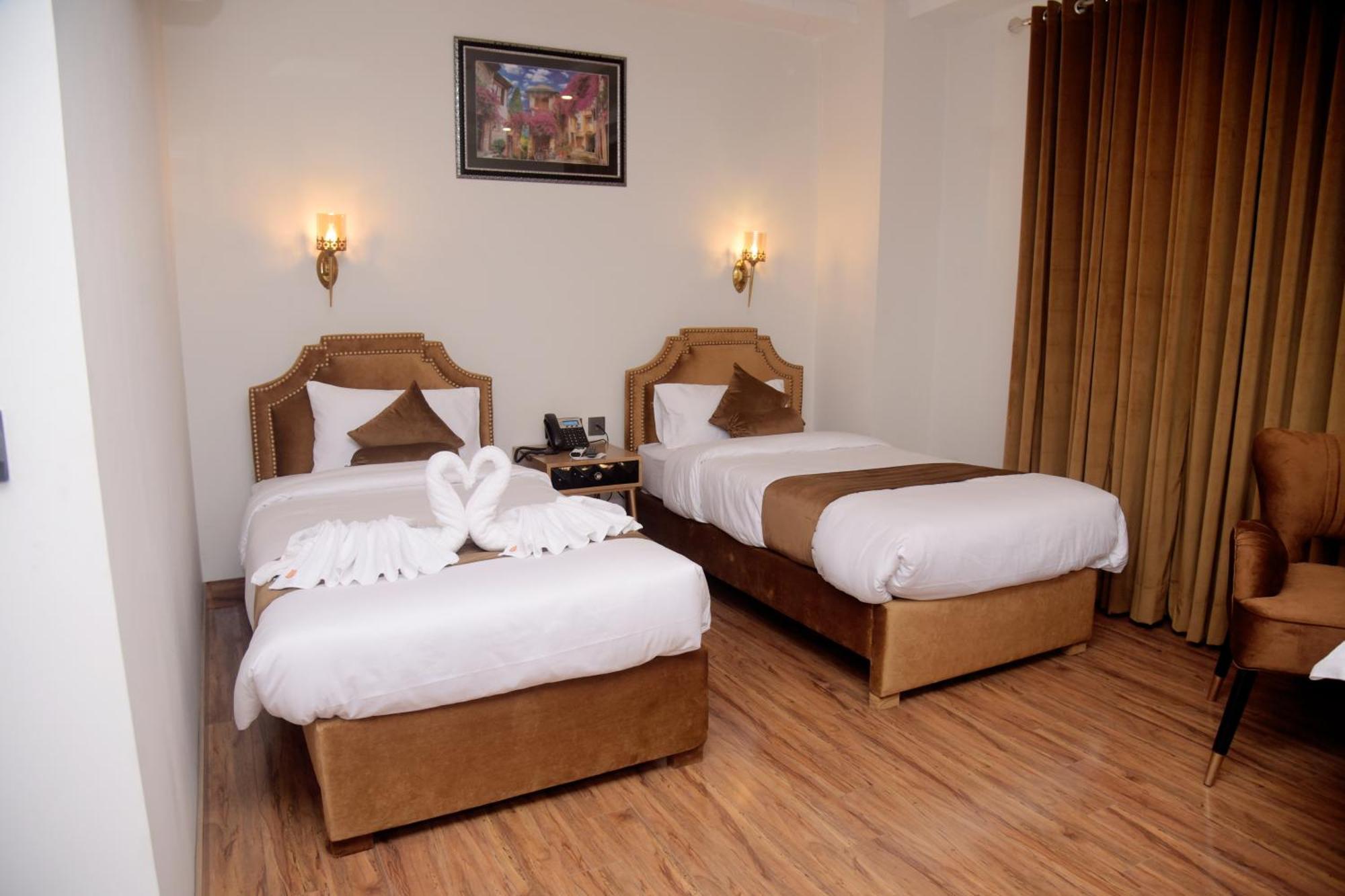 The Rich Hotel & Apartments Lahore Extérieur photo